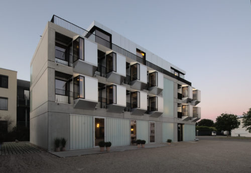 Day View Outside - Hotel Elferrooms 8072